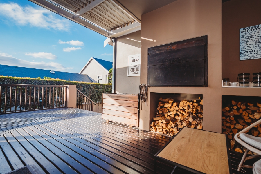 4 Bedroom Property for Sale in Kraaibosch Manor Western Cape